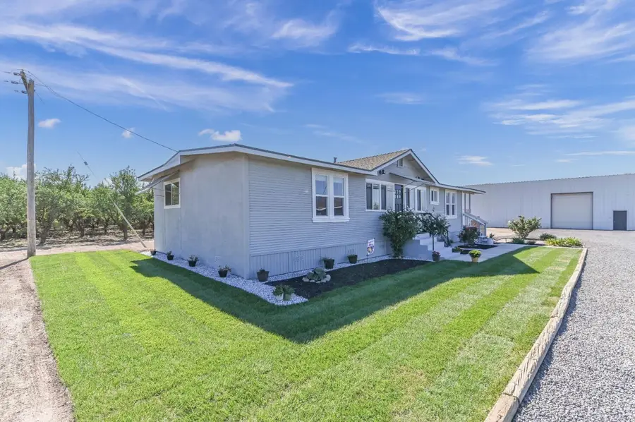 17569 Campbell Avenue, Escalon, CA 95320 - #3