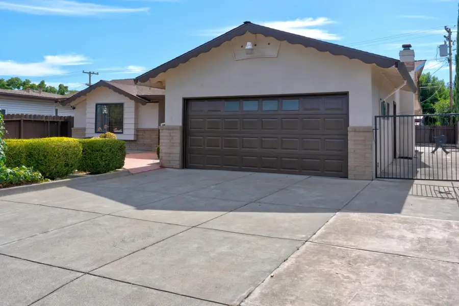 163 N Santa Rosa Street, Los Banos, CA 93635 - #2