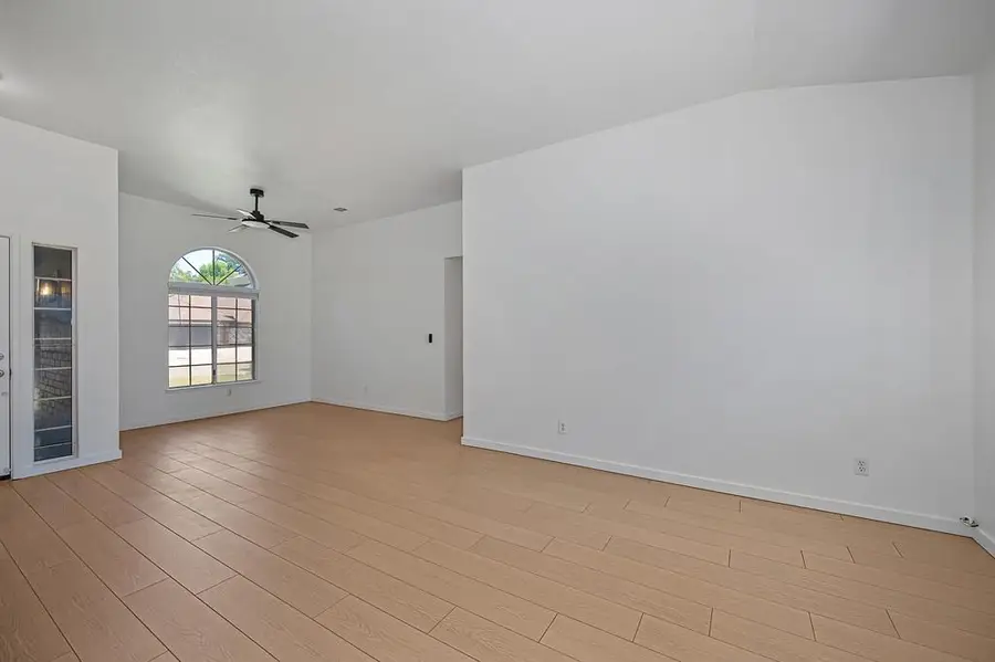 8652 Nash Way, Sacramento, CA 95828 - #3