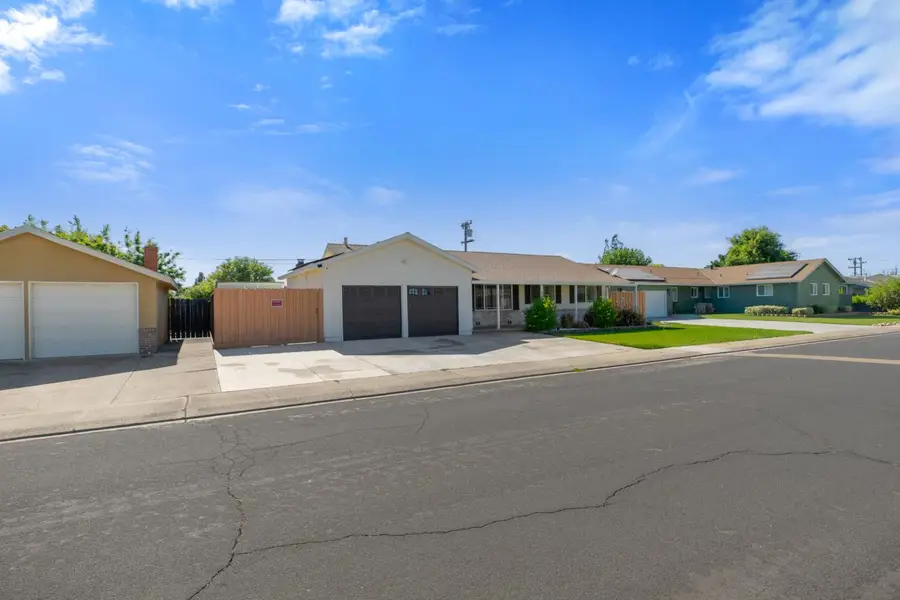209 Charles Avenue, Manteca, CA 95336 - #2
