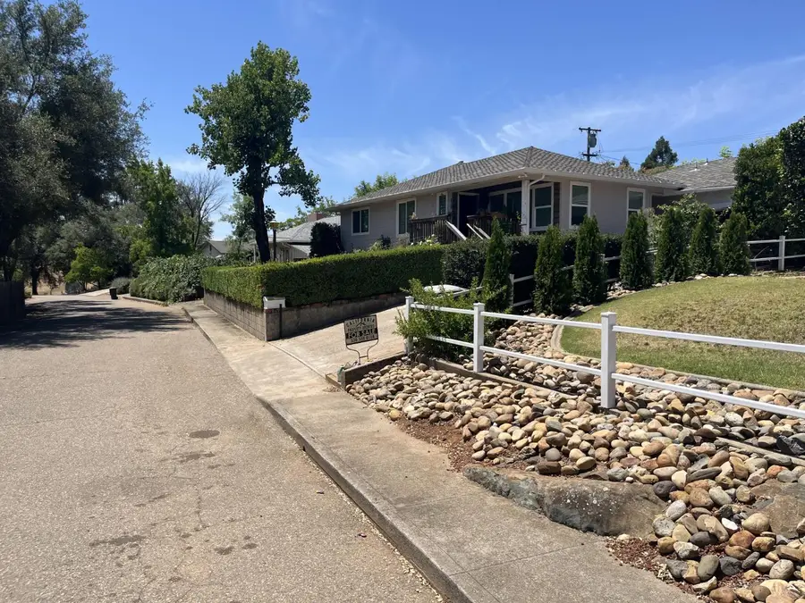 215 E Sierra View Drive, Jackson, CA 95642 - #2