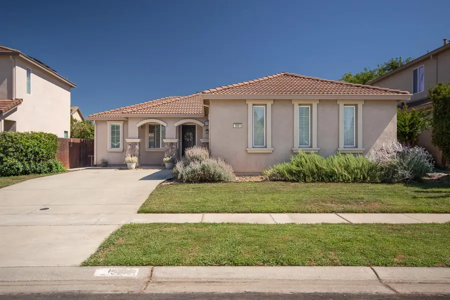 1901 Fall River Drive, Linda, CA 95901 - #2