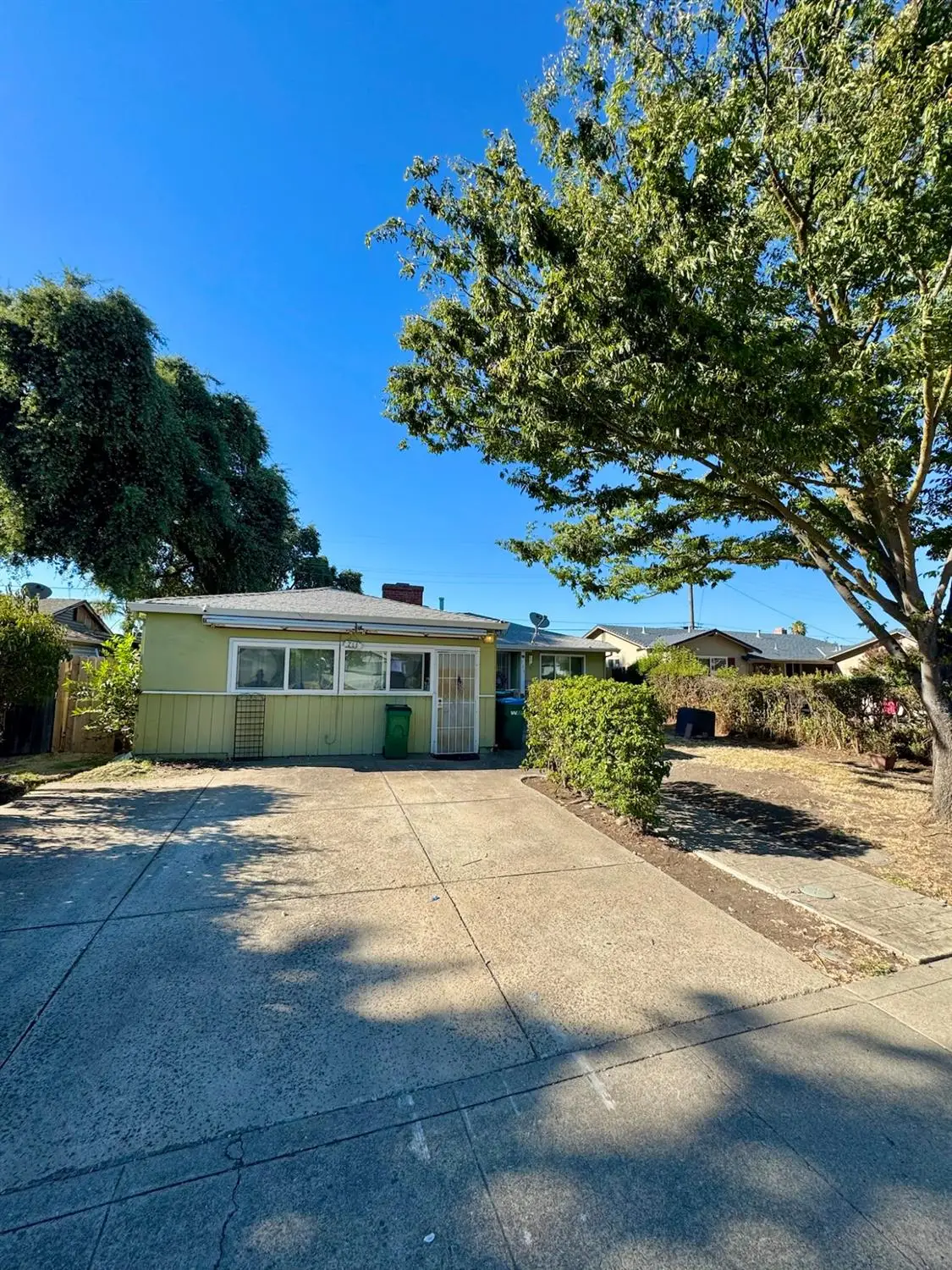 711 E Longview Avenue, Stockton, CA 95207 - #1