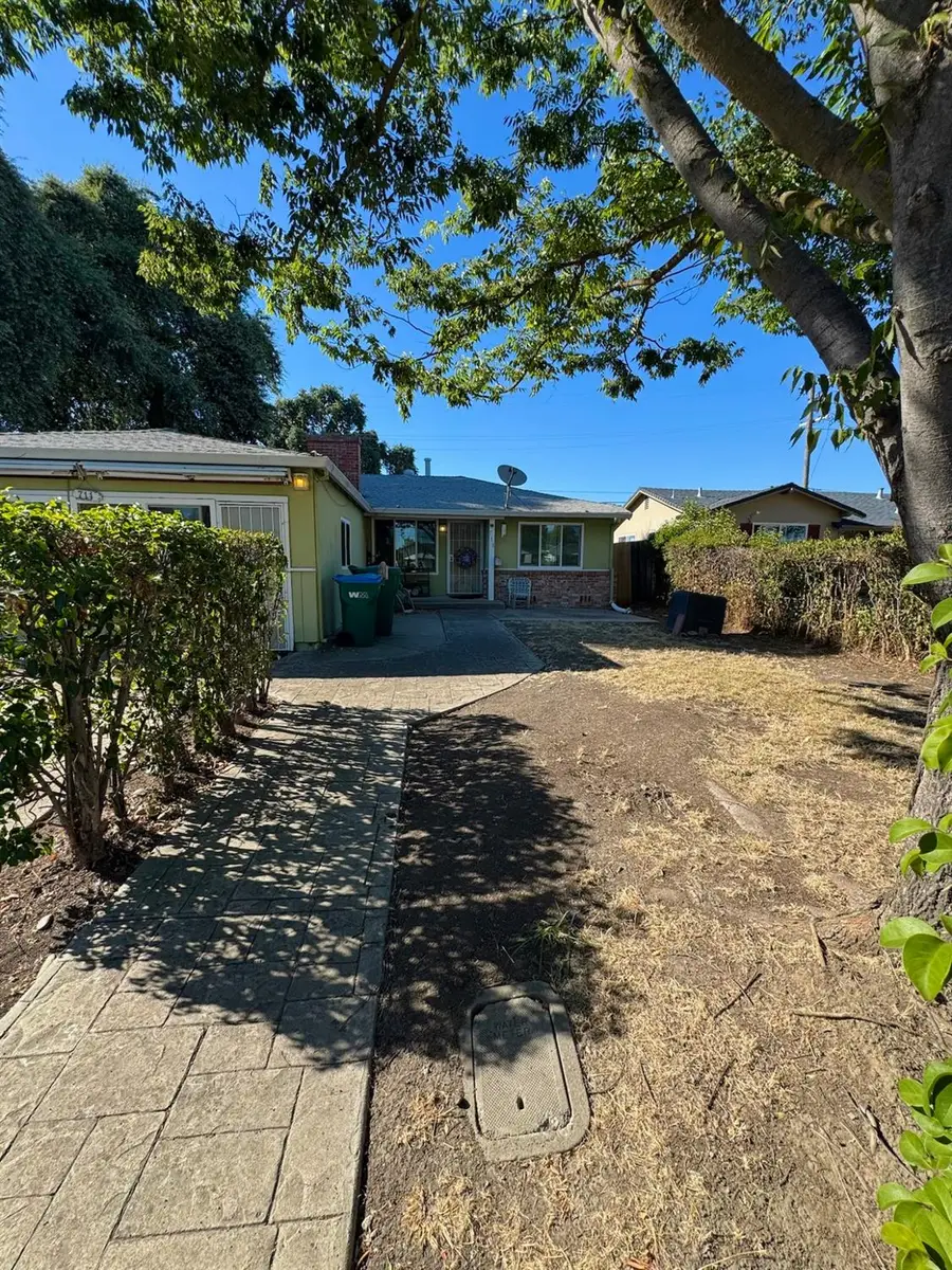 711 E Longview Avenue, Stockton, CA 95207 - #2