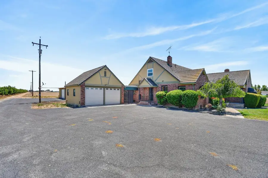 16696 N Locust Tree Road, Lodi, CA 95240 - #2