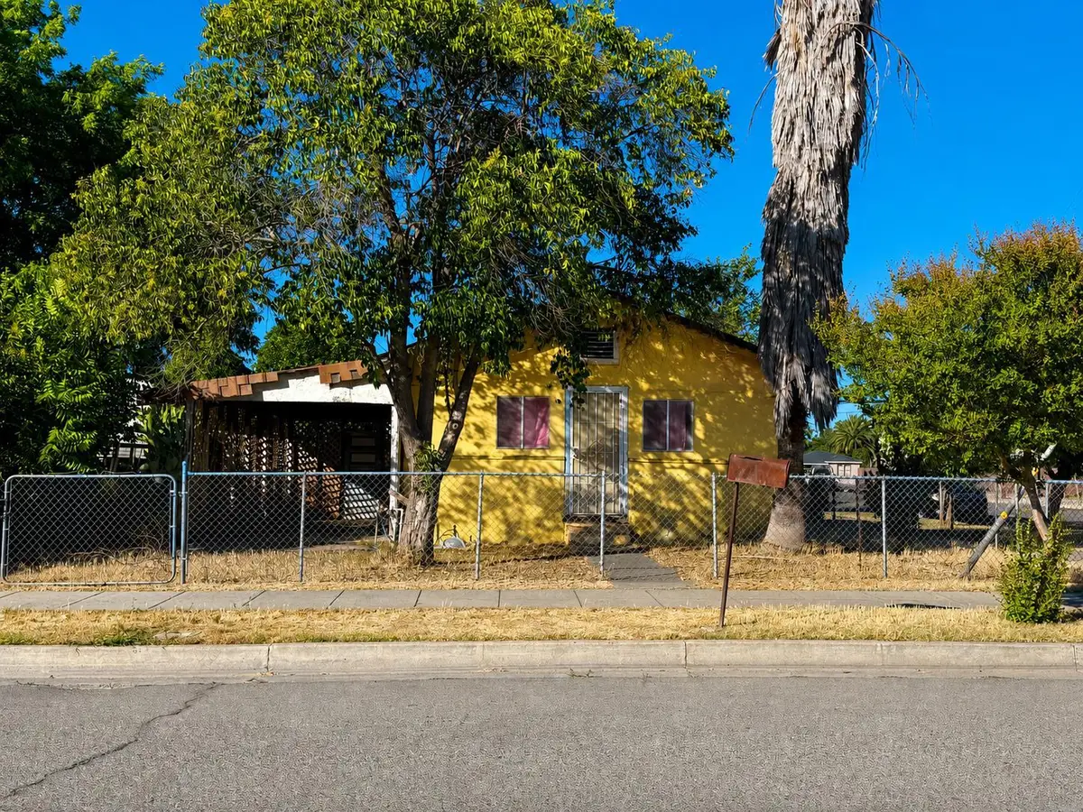 209 E 12th Street, Madera, CA 93638 - #1