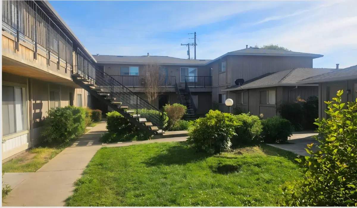 410 Chestnut Street, Lodi, CA 95240 - #1