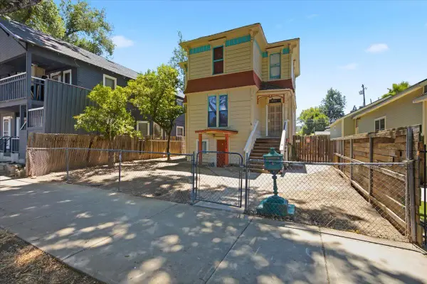 1420 D Street, Sacramento, CA 95814