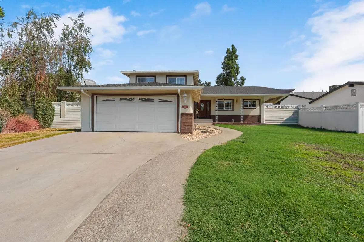 924 Alpine Avenue, Manteca, CA 95336 - #1