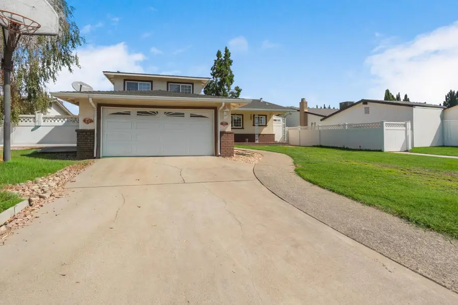 924 Alpine Avenue, Manteca, CA 95336 - #2