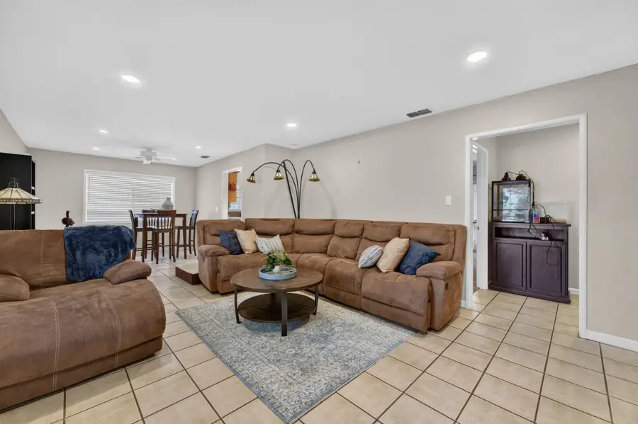 6218 Coyle Avenue, Carmichael, CA 95608 - #3