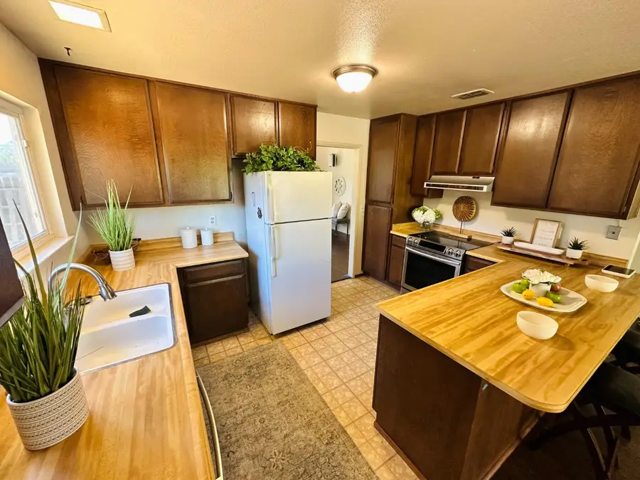 3925 Tillamook Way, Sacramento, CA 95826 - #2