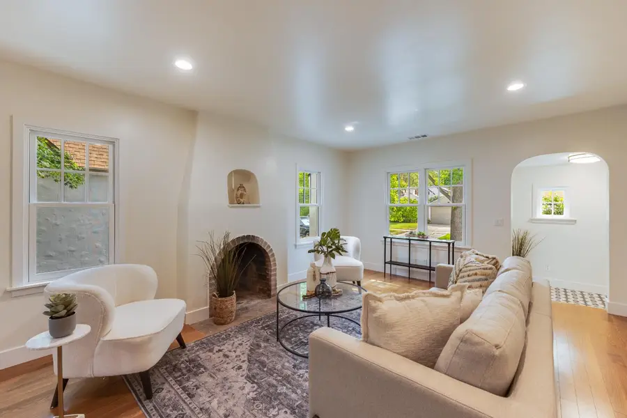 2824 18th Street, Sacramento, CA 95818 - #2