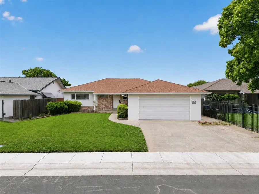 4304 Iowa Avenue, Sacramento, CA 95824 - #2
