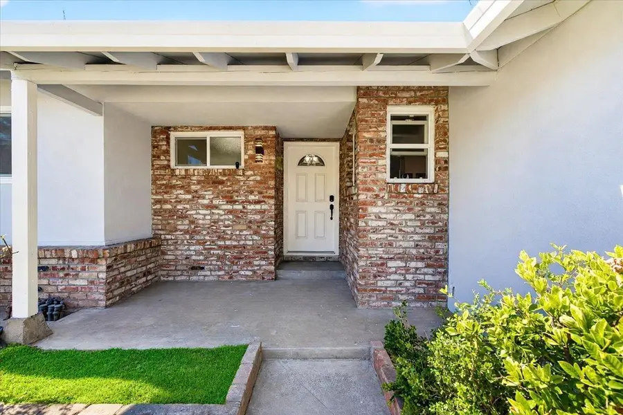 4304 Iowa Avenue, Sacramento, CA 95824 - #3