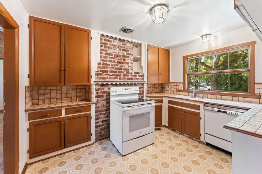 2221 Sierra Boulevard, Sacramento, CA 95825 - #3