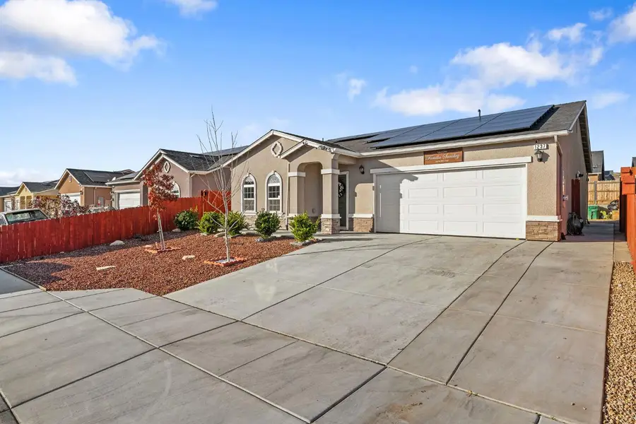 1237 E Orange Street, Avenal, CA 93204 - #3