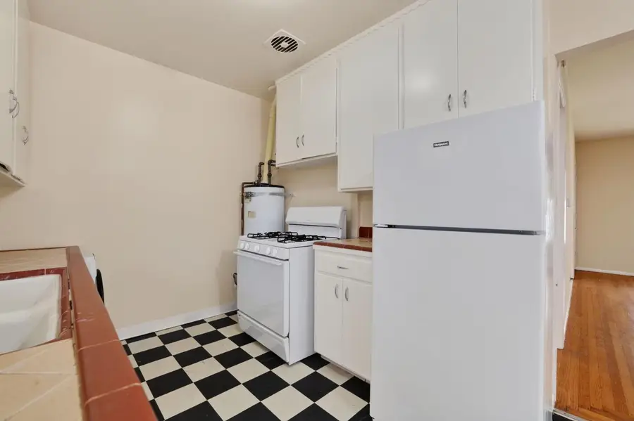 2717 V Street, Sacramento, CA 95818 - #3