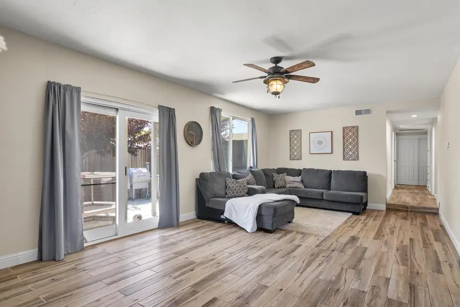 556 Del Rio Circle, Oakdale, CA 95361 - #2