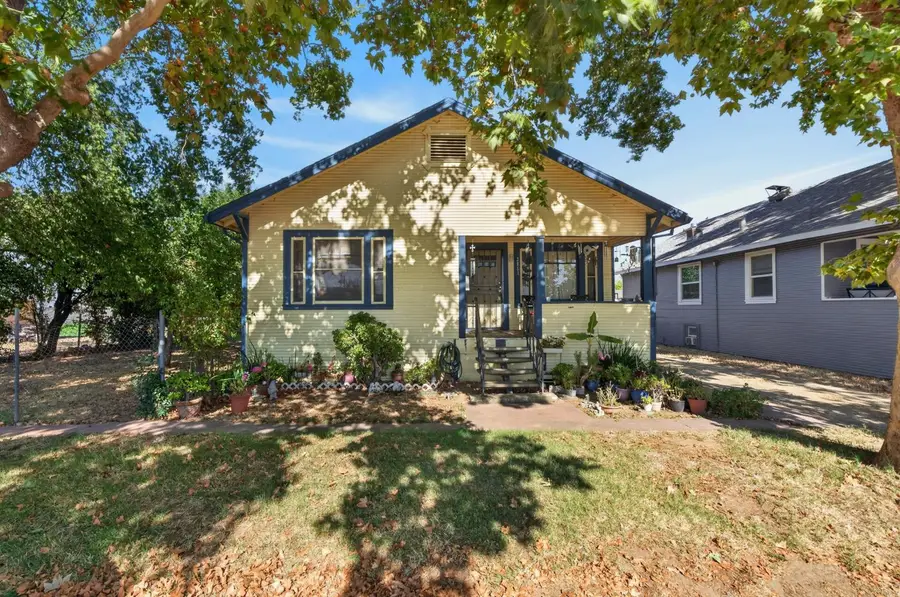 3851 W Pacific Avenue, Sacramento, CA 95820 - #2