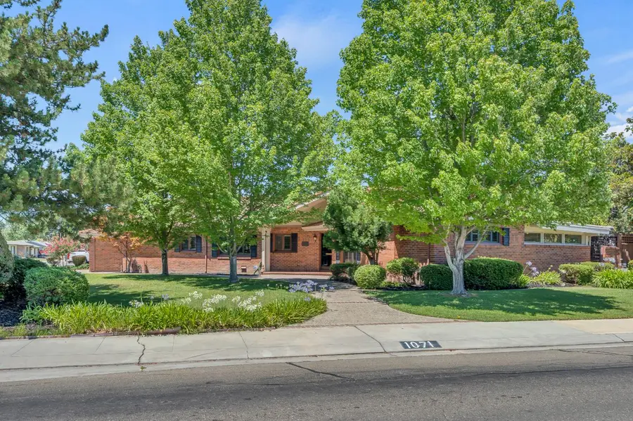 1071 W Monterey Avenue, Stockton, CA 95204 - #2
