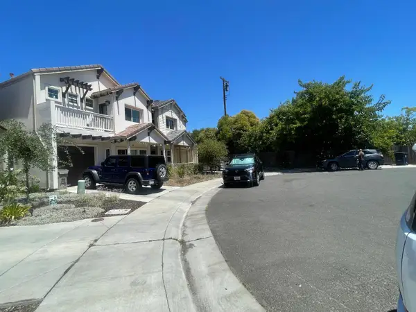 44 Lake House Court, Sacramento, CA 95828