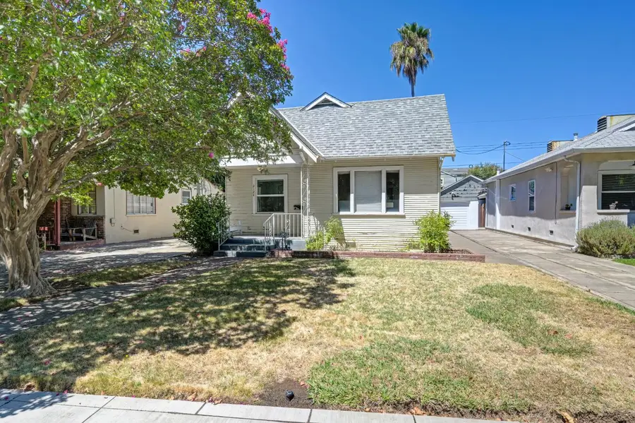 2124 35th Street, Sacramento, CA 95817 - #2