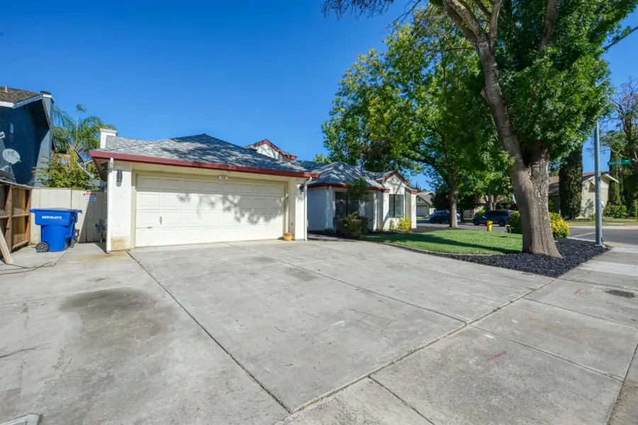 536 Clover Avenue, Patterson, CA 95363 - #2