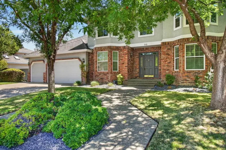 715 Lake Front Drive, Sacramento, CA 95831 - #2