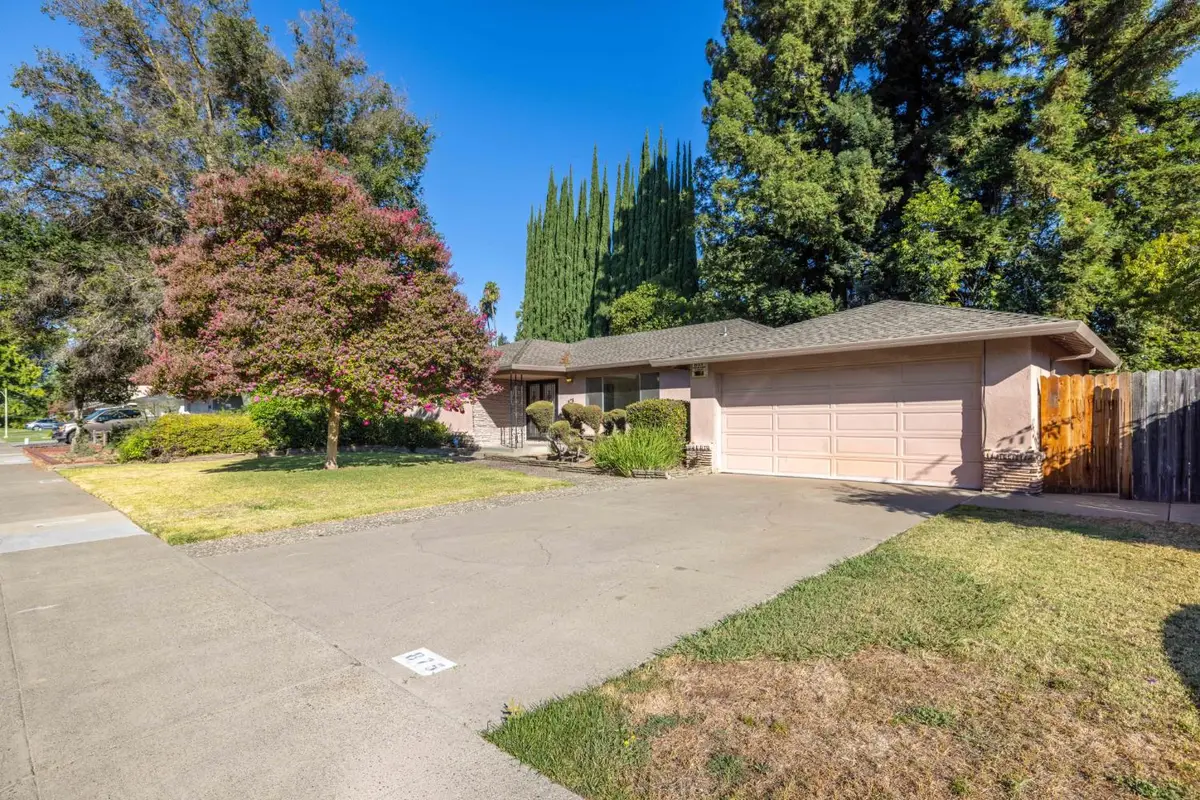 875 Parklin Avenue, Sacramento, CA 95831 - #1