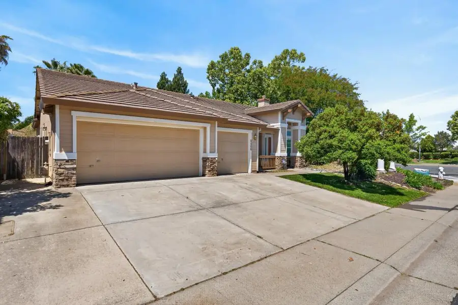 8406 Alameda Park Drive, Elk Grove, CA 95624 - #3