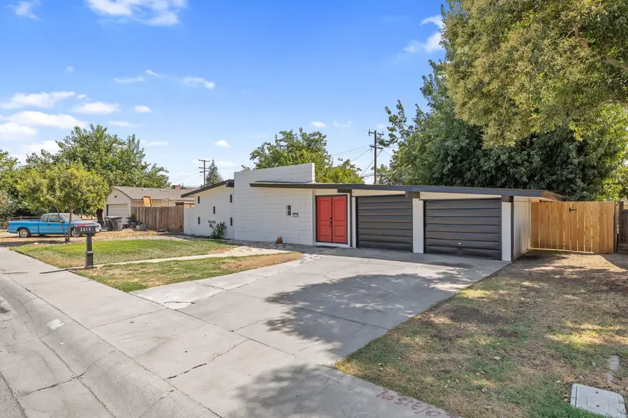 2214 S Locust Street, Visalia, CA 93277 - #2