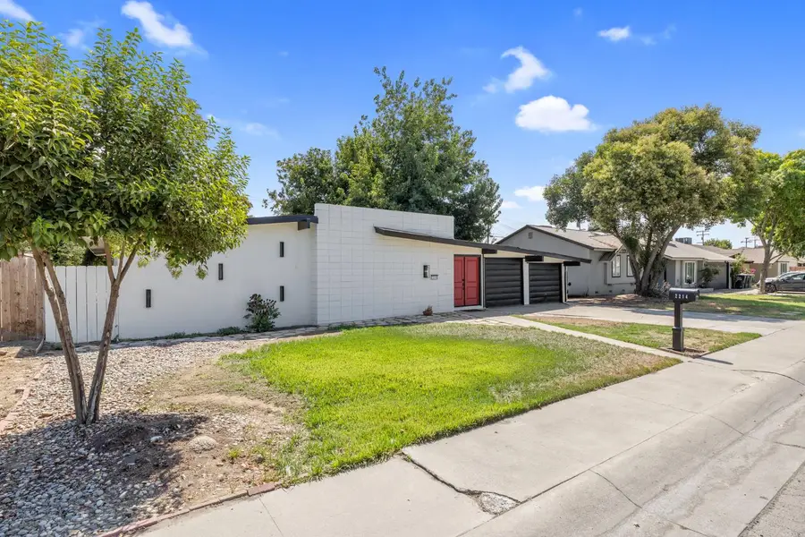 2214 S Locust Street, Visalia, CA 93277 - #3