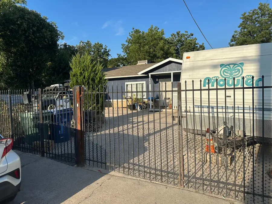 4949 Del Norte Boulevard, Sacramento, CA 95820 - #3