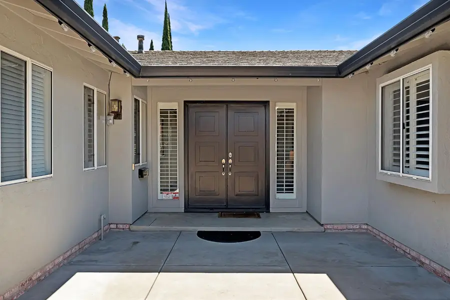 8146 Caribbean Way, Sacramento, CA 95826 - #2