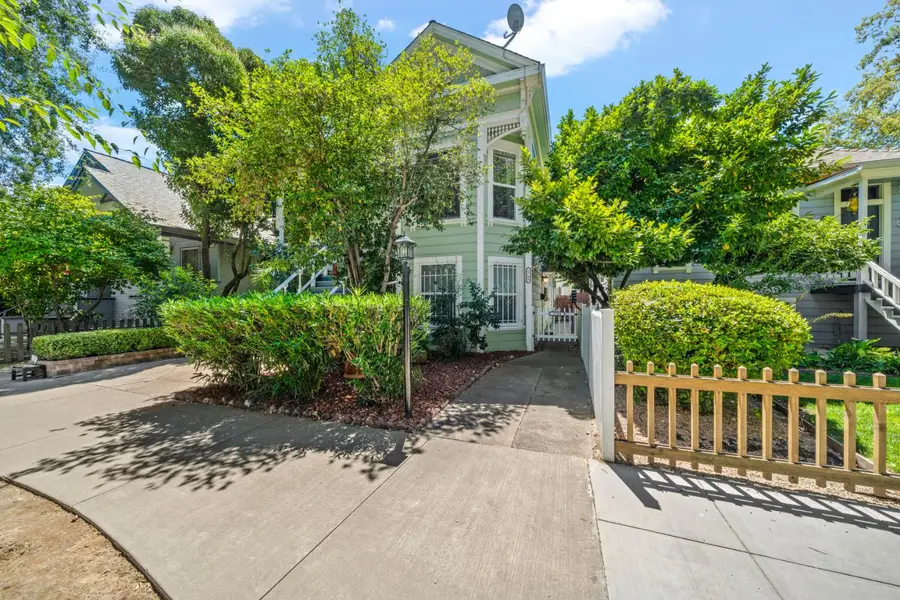 2706 F St, Sacramento, CA 95816 - #2