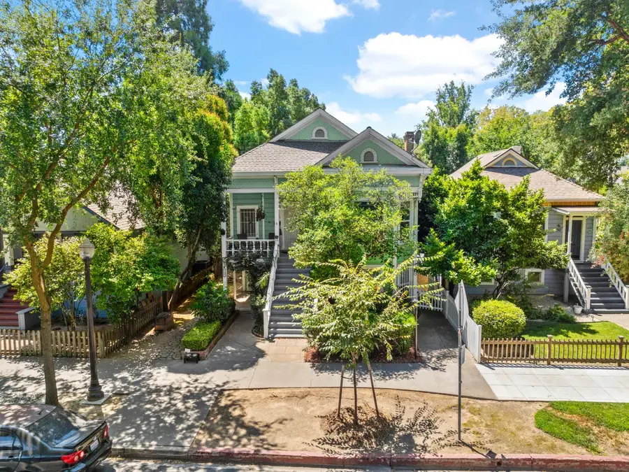 2706 F St, Sacramento, CA 95816 - #3