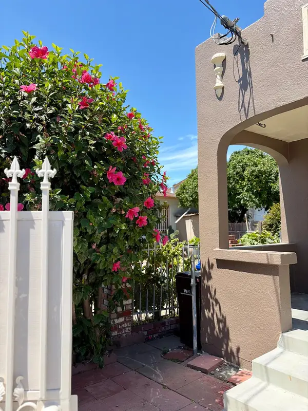 1049 104th Avenue, Oakland, CA 95355