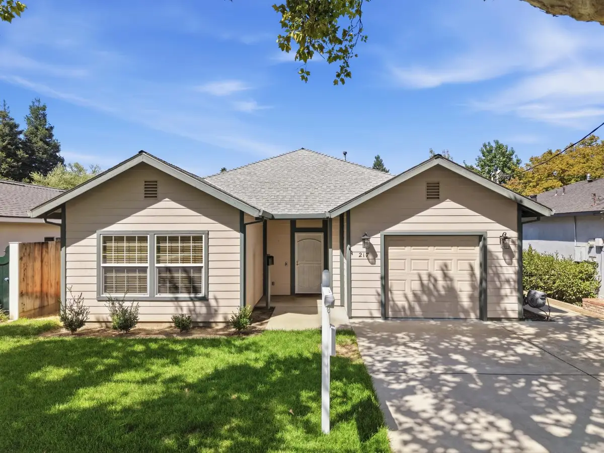 217 Palm Avenue, Ripon, CA 95366 - #1
