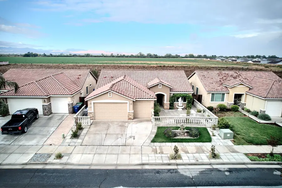 1667 Dock Avenue, Los Banos, CA 93635 - #3