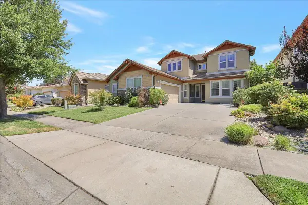 5018 Crest Drive, Sacramento, CA 95835