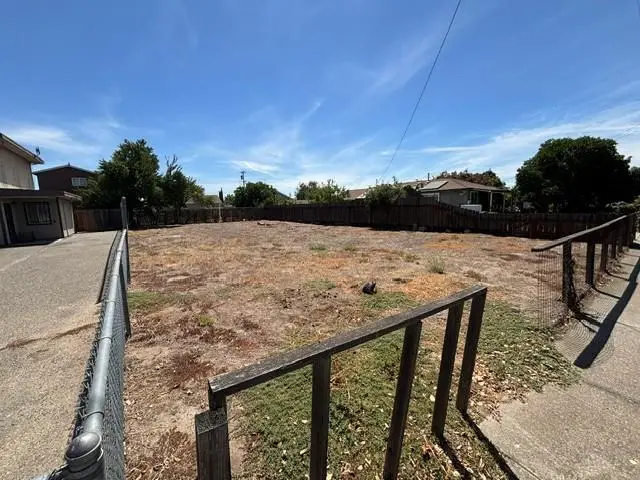 130 W Wetmore Street, Manteca, CA 95337 - #2