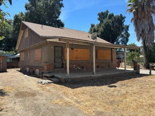 856 E Willow Avenue, Manteca, CA 95337 - #1
