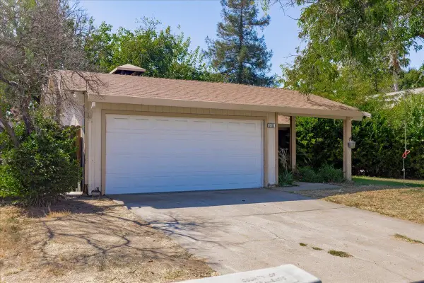 7624 Valley Wood Drive, Sacramento, CA 95828