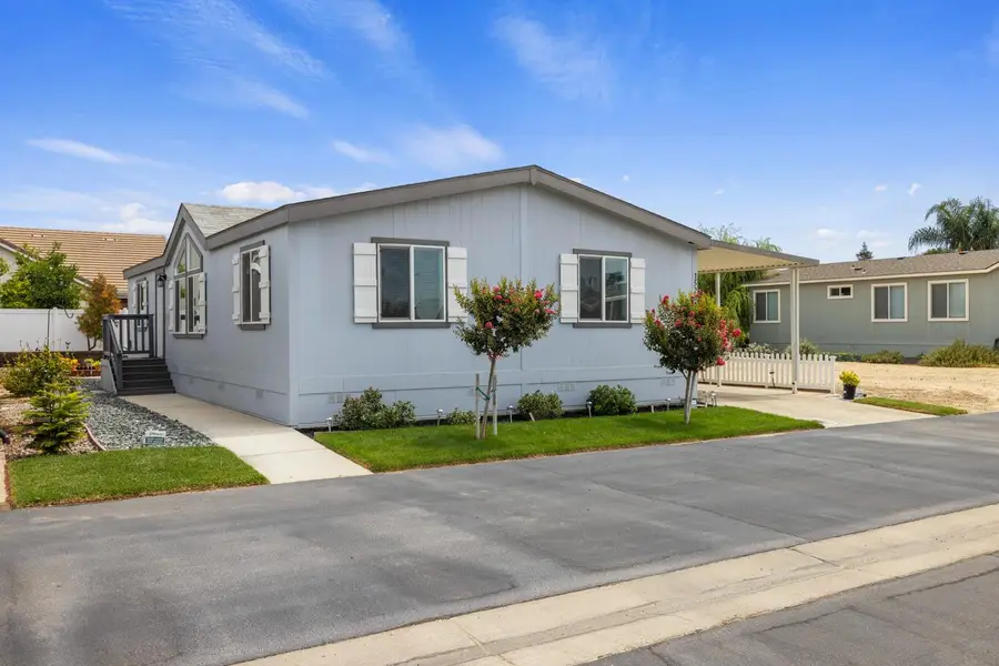 1526 Queen Way, Livingston, CA 95334 - #2