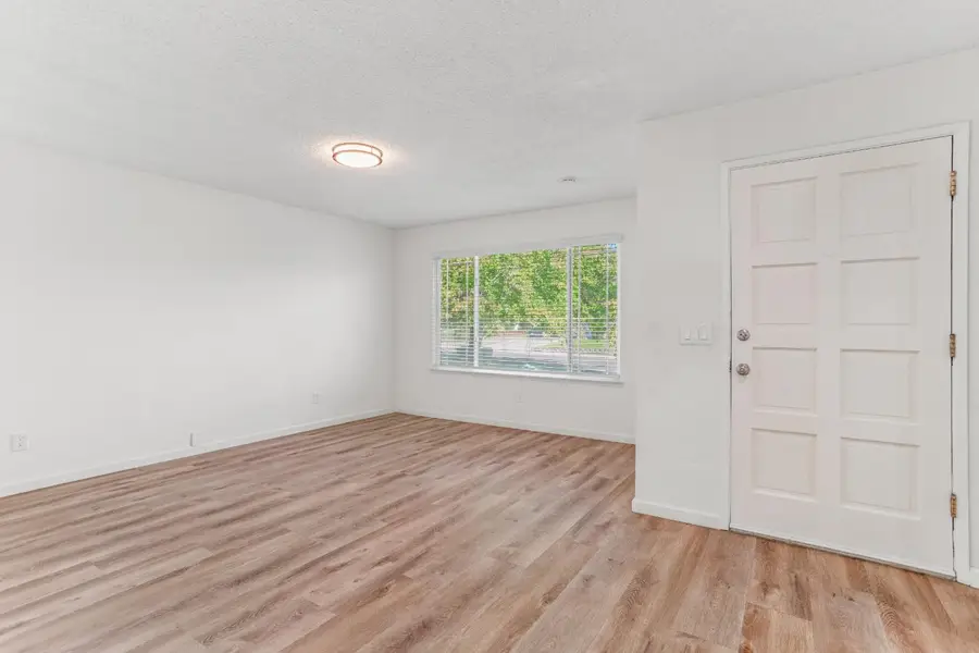 6905 Woodside Dr, Sacramento, CA 95842 - #3