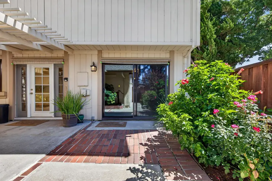 66 W Yorkshire, Stockton, CA 95207 - #2