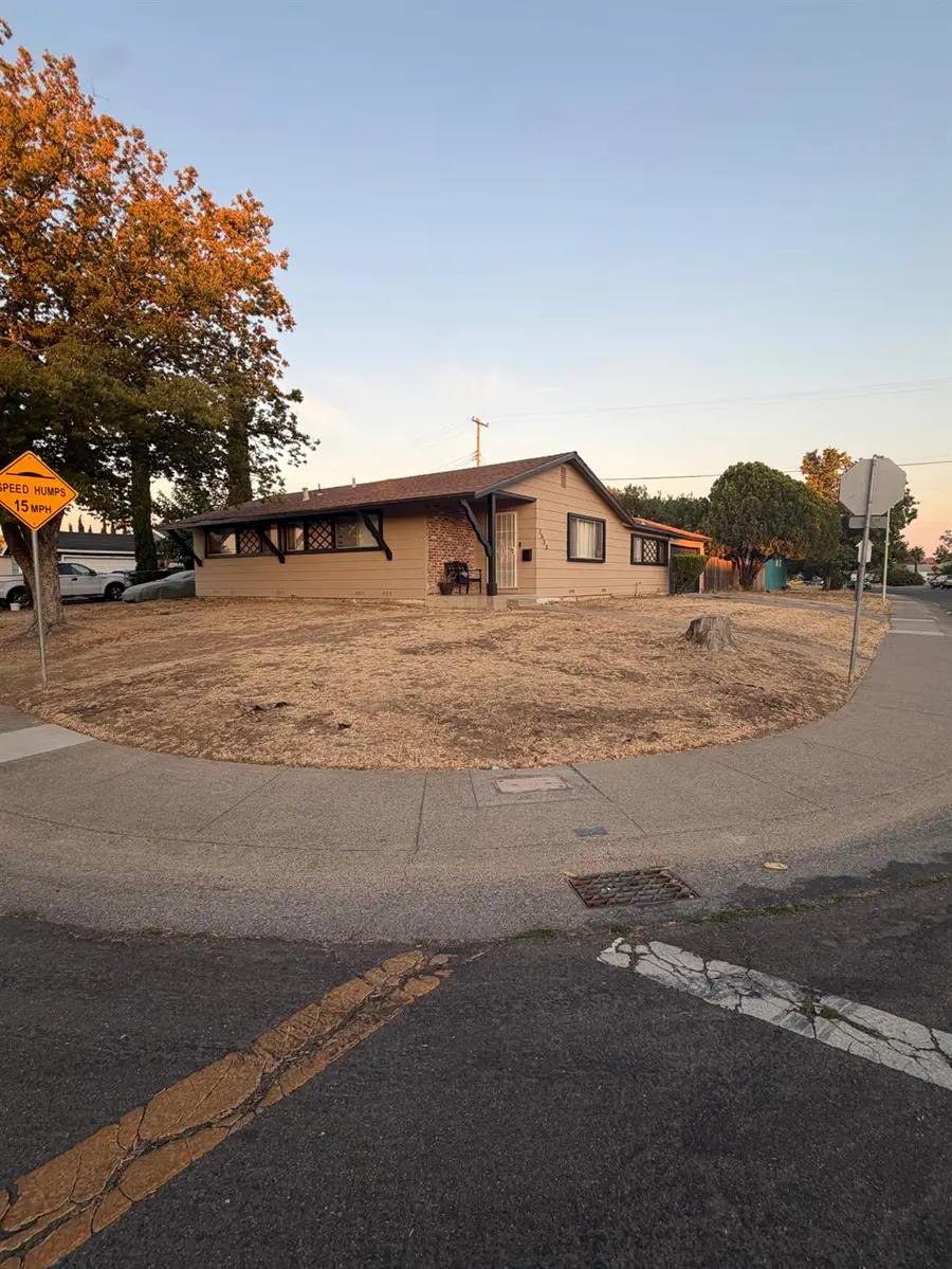 7533 29th Street, Sacramento, CA 95822 - #2