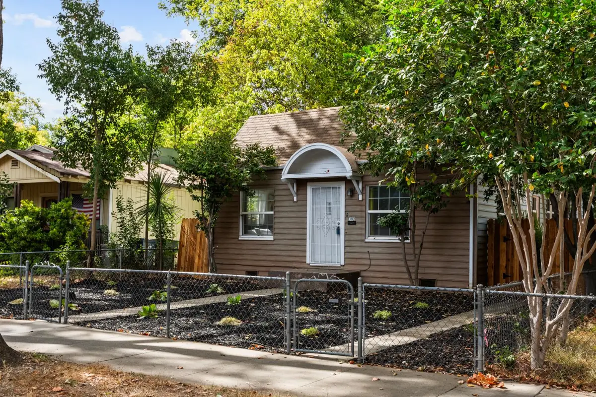 3132 B Street, Sacramento, CA 95816 - #1