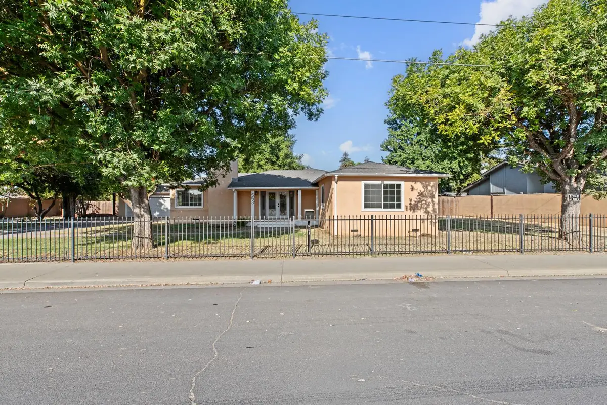 553 Lincoln Avenue, Modesto, CA 95354 - #1